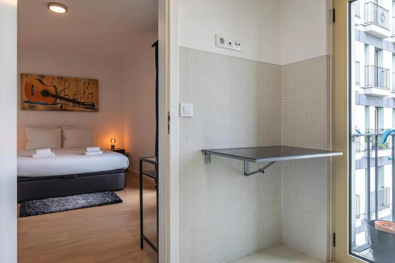 Bright & Comfy Flat In Lisbon By Lovelystay 0*,