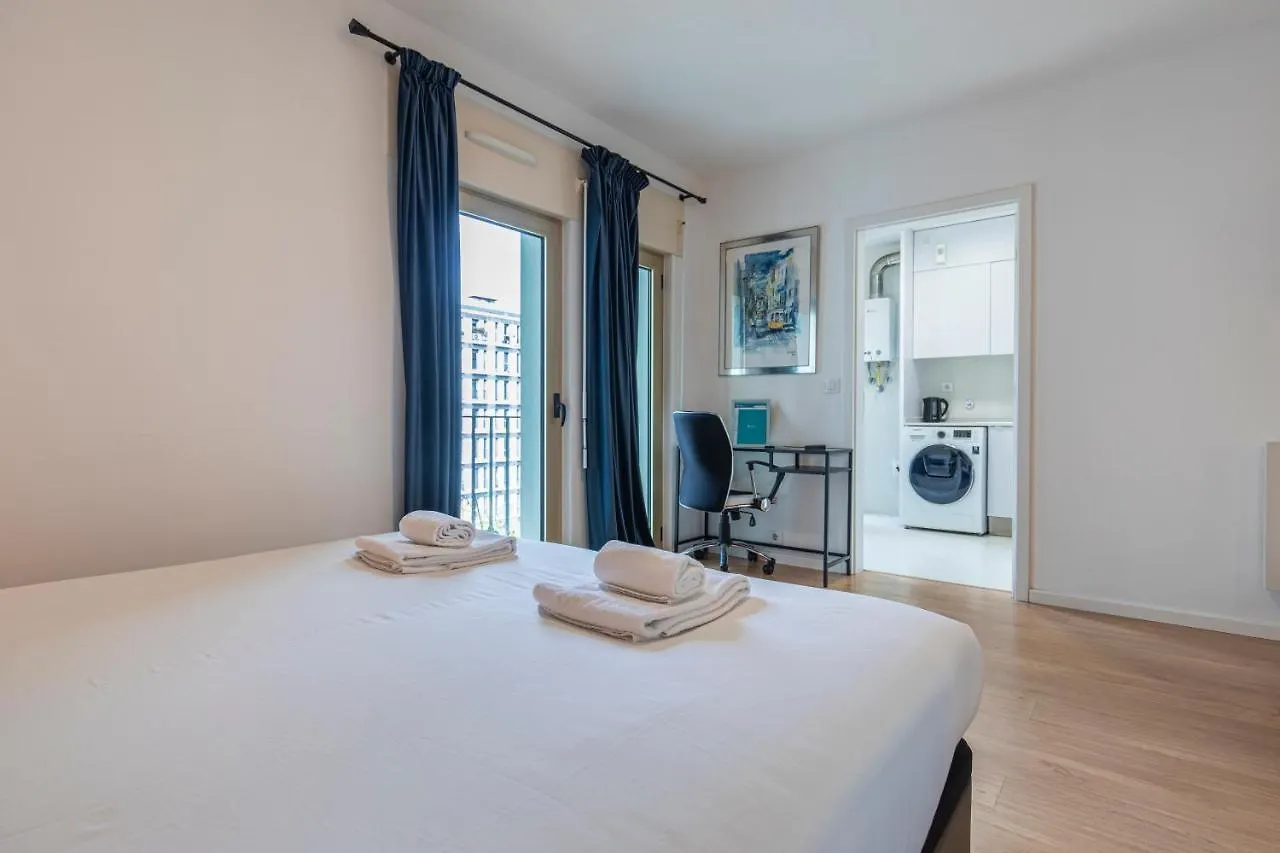 Bright & Comfy Flat In Lisbon By Lovelystay