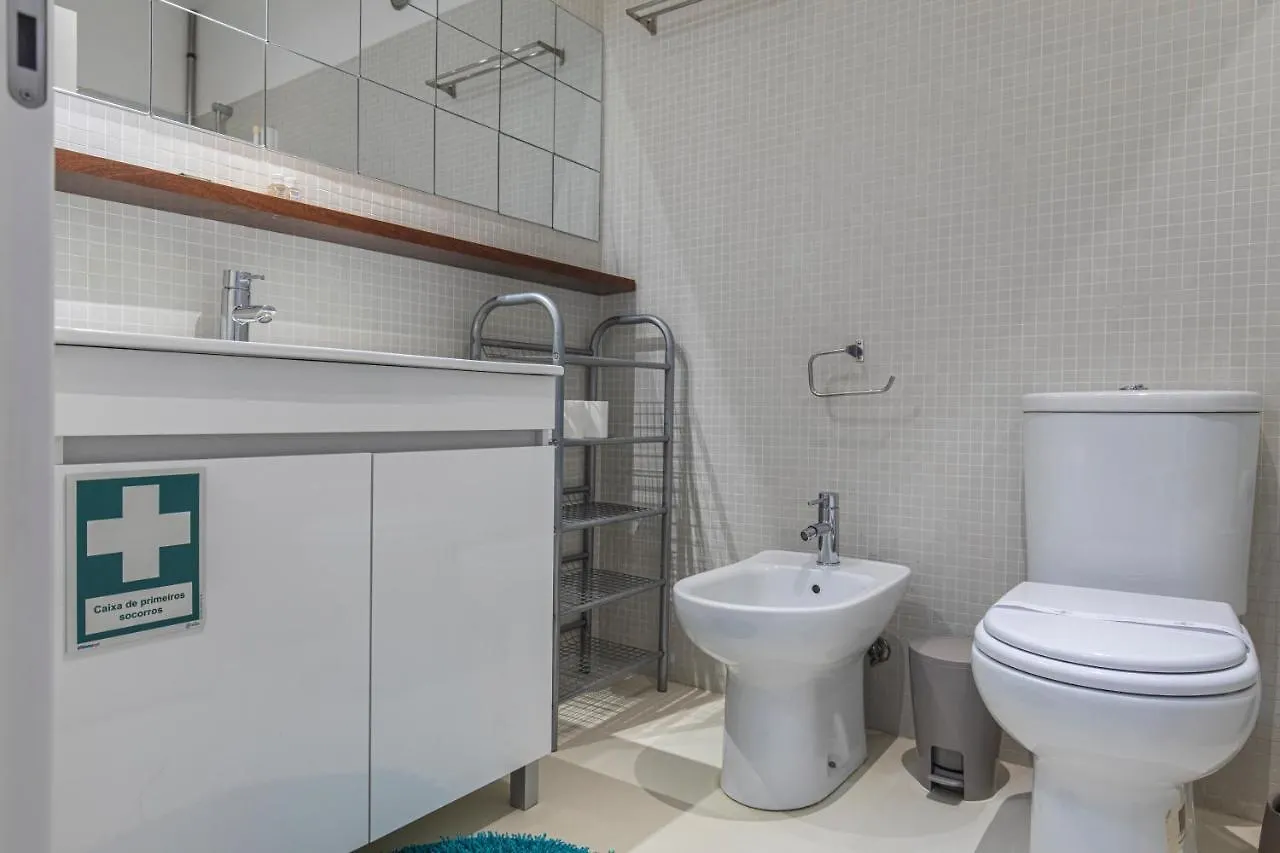 Bright & Comfy Flat In Lisbon By Lovelystay